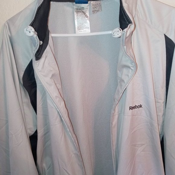 REEBOK BNWOT MENS GREY W BLACK TRIM WIND BREAKER W HIDDEN HOODIE IN COLLAR  XL - Picture 2 of 6